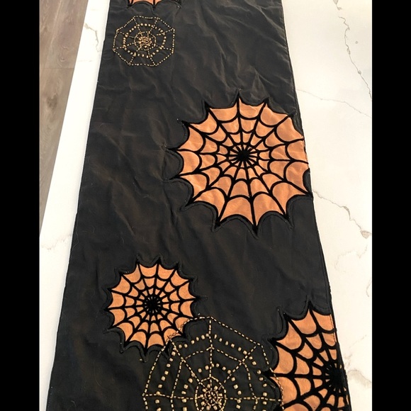 Pier 1 Halloween table runner - Picture 2 of 3